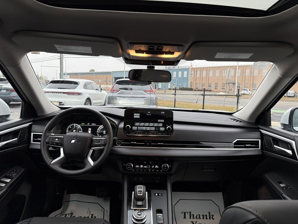 2025 Mitsubishi Outlander PHEV LE   S-AWC   ONE OWNER   CLEAN CARFAX   NAV in Oakville, Ontario - 19 - w1024h768px