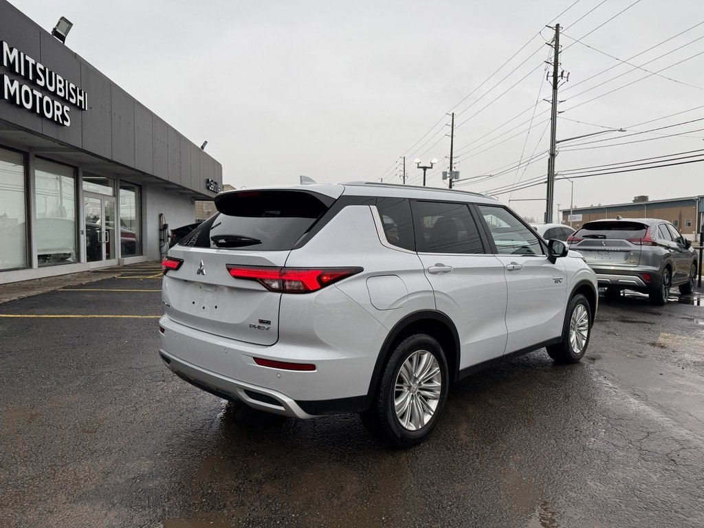 2025 Mitsubishi Outlander PHEV LE   S-AWC   ONE OWNER   CLEAN CARFAX   NAV in Oakville, Ontario - 8 - w1024h768px
