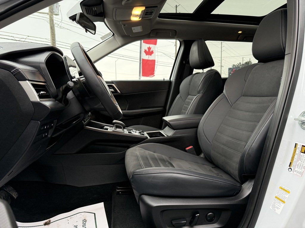 2025 Mitsubishi Outlander PHEV LE   S-AWC   ONE OWNER   CLEAN CARFAX   NAV in Oakville, Ontario - 12 - w1024h768px