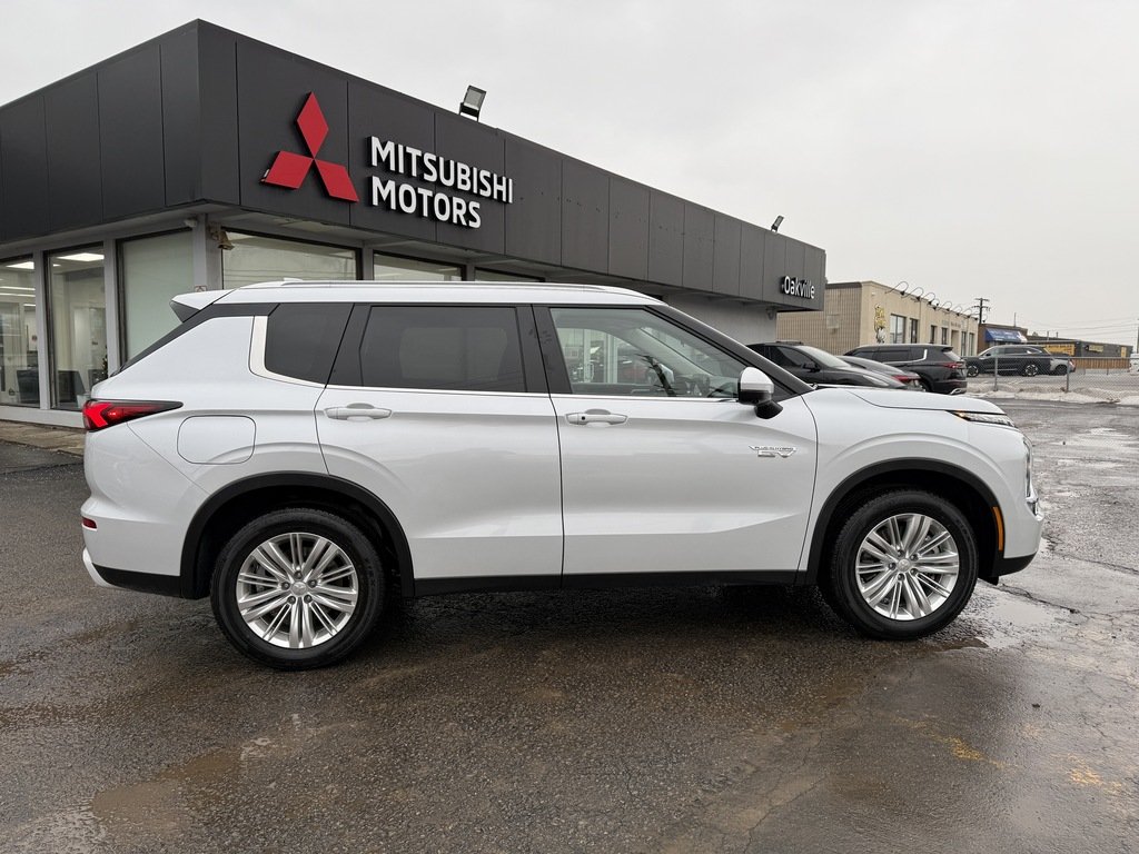 2025 Mitsubishi Outlander PHEV LE   S-AWC   ONE OWNER   CLEAN CARFAX   NAV in Oakville, Ontario - 9 - w1024h768px
