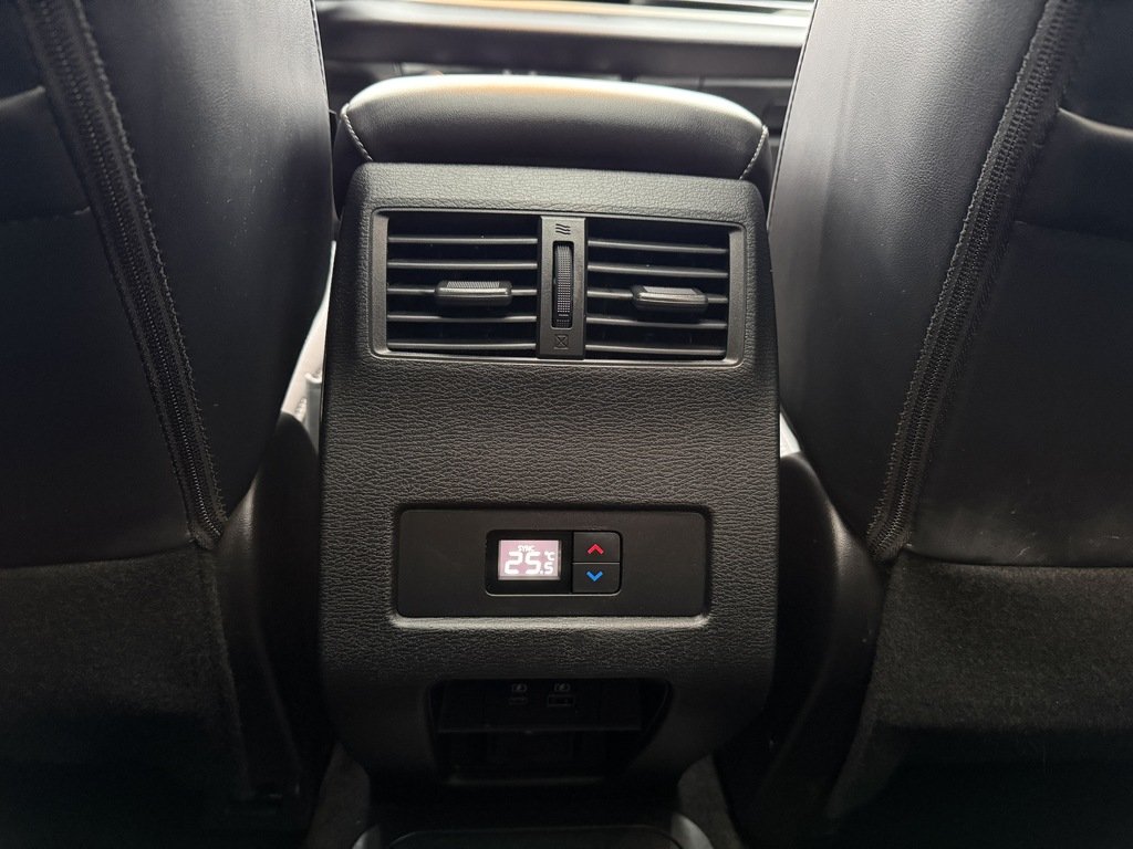 2025 Mitsubishi Outlander PHEV LE   S-AWC   ONE OWNER   CLEAN CARFAX   NAV in Oakville, Ontario - 20 - w1024h768px