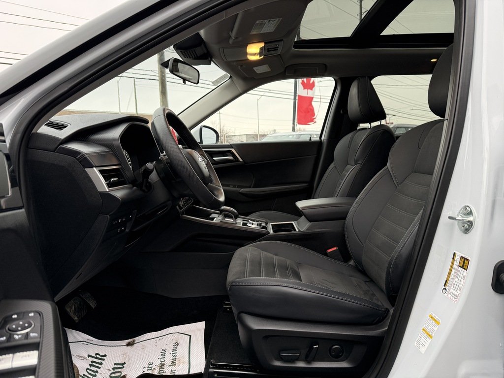 2025 Mitsubishi Outlander PHEV LE   S-AWC   ONE OWNER   CLEAN CARFAX   NAV in Oakville, Ontario - 11 - w1024h768px