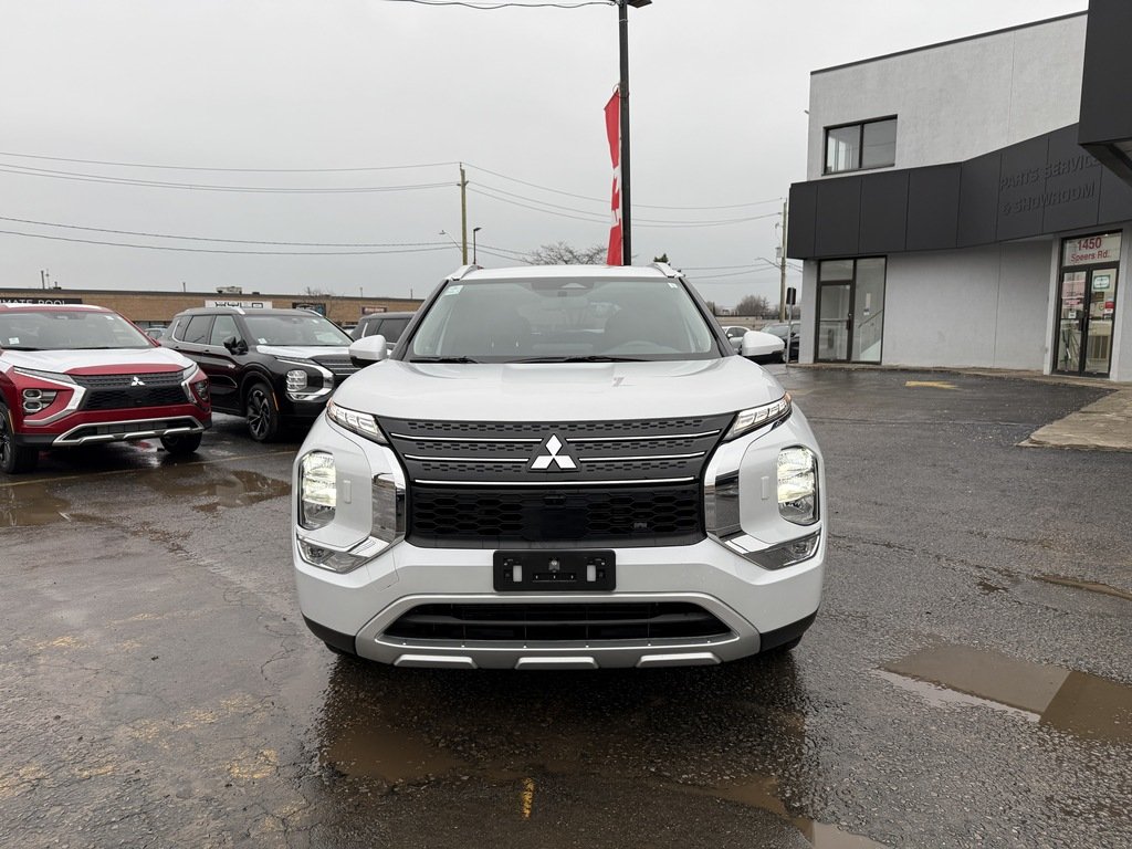 2025 Mitsubishi Outlander PHEV LE   S-AWC   ONE OWNER   CLEAN CARFAX   NAV in Oakville, Ontario - 3 - w1024h768px