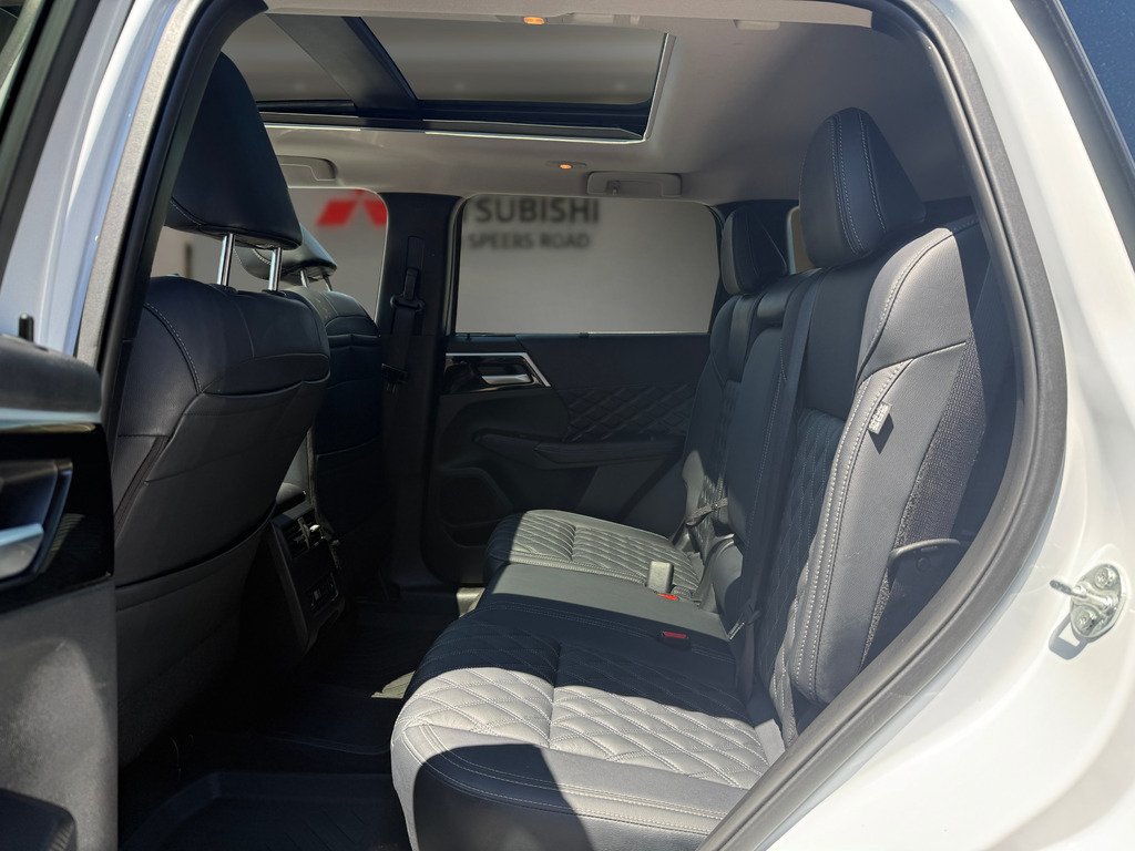 2025 Mitsubishi Outlander PHEV GT   S-AWC   CPO   7 PASS   RATES AS LOW AS 0.9% in Oakville, Ontario - 19 - w1024h768px