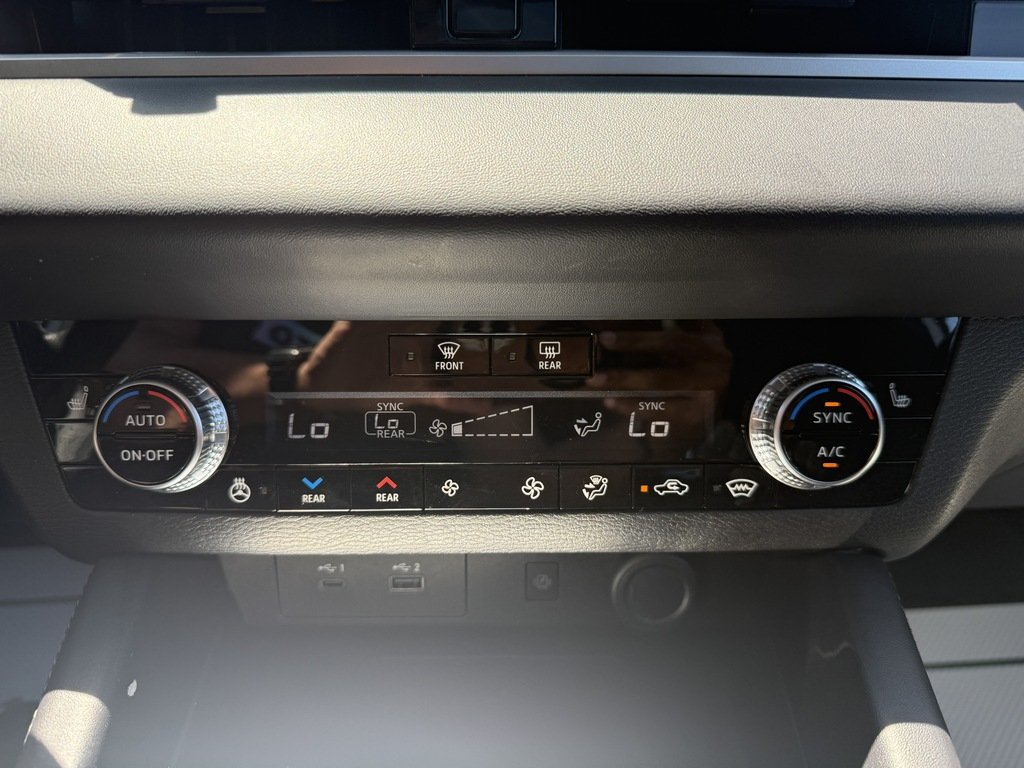 2025 Mitsubishi Outlander PHEV GT   S-AWC   CPO   7 PASS   RATES AS LOW AS 0.9% in Oakville, Ontario - 17 - w1024h768px