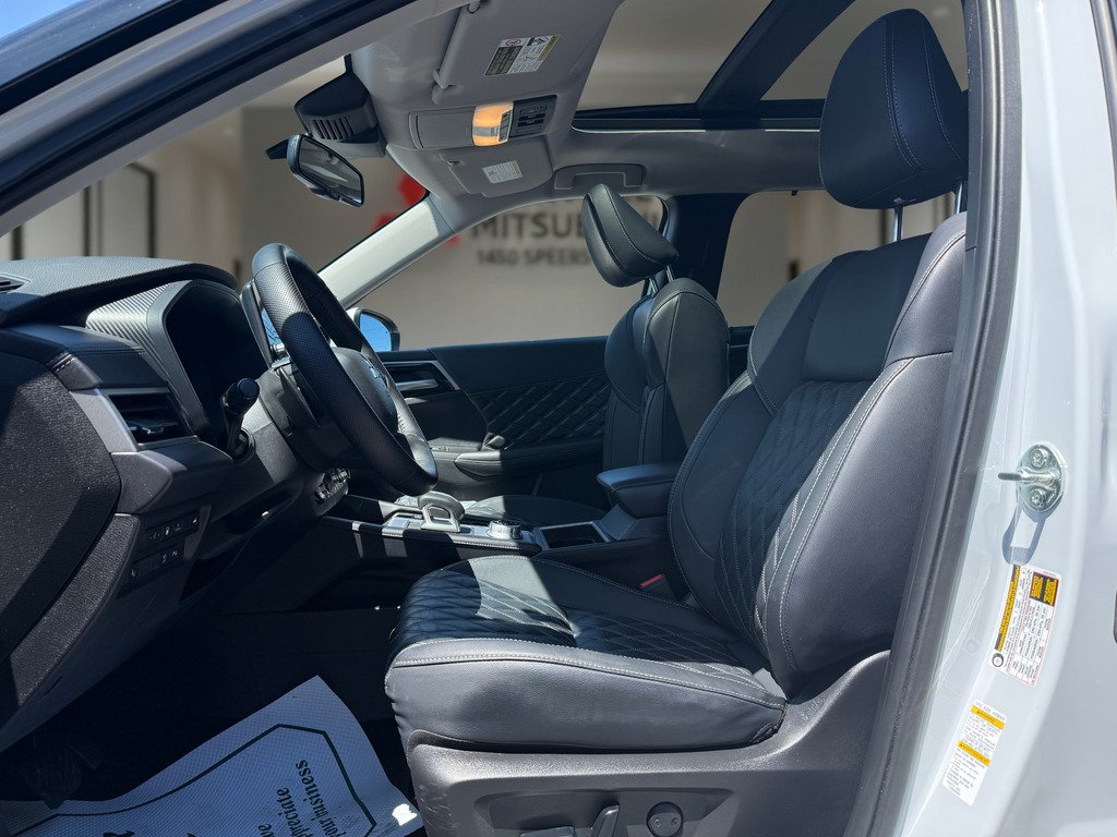 2025 Mitsubishi Outlander PHEV GT   S-AWC   CPO   7 PASS   RATES AS LOW AS 0.9% in Oakville, Ontario - 11 - w1024h768px