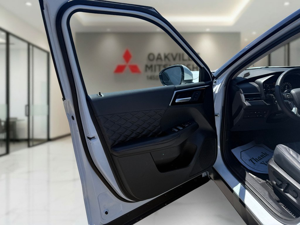 2025 Mitsubishi Outlander PHEV GT   S-AWC   CPO   7 PASS   RATES AS LOW AS 0.9% in Oakville, Ontario - 10 - w1024h768px