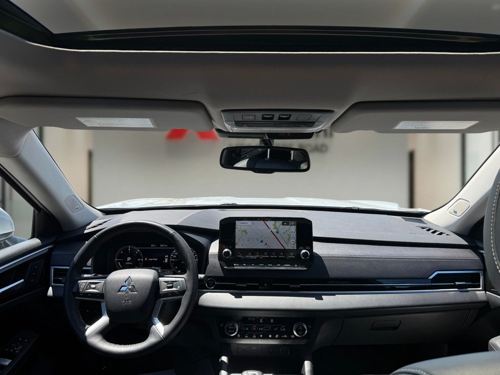 2025 Mitsubishi Outlander PHEV GT   S-AWC   CPO   7 PASS   RATES AS LOW AS 0.9% in Oakville, Ontario - 12 - w1024h768px