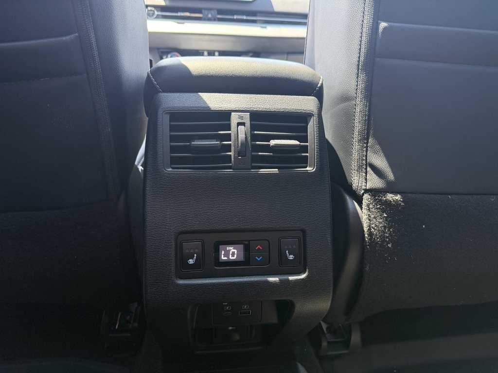 2025 Mitsubishi Outlander PHEV GT   S-AWC   CPO   7 PASS   RATES AS LOW AS 0.9% in Oakville, Ontario - 20 - w1024h768px