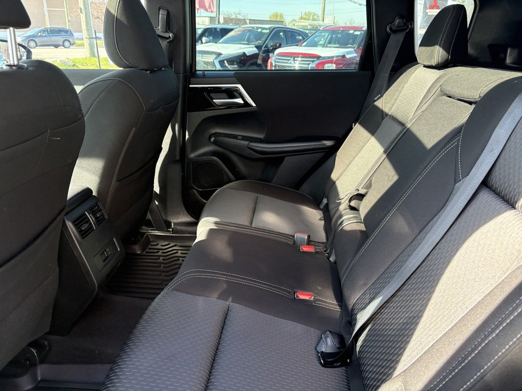 2022 Mitsubishi Outlander SE   S-AWC   7 PASS   PANO   CARPLAY   BLIND SPOT in Oakville, Ontario - 22 - w1024h768px