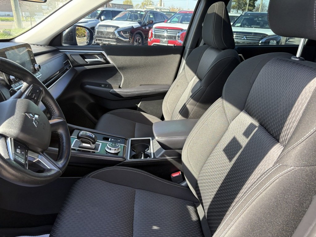 2022 Mitsubishi Outlander SE   S-AWC   7 PASS   PANO   CARPLAY   BLIND SPOT in Oakville, Ontario - 12 - w1024h768px