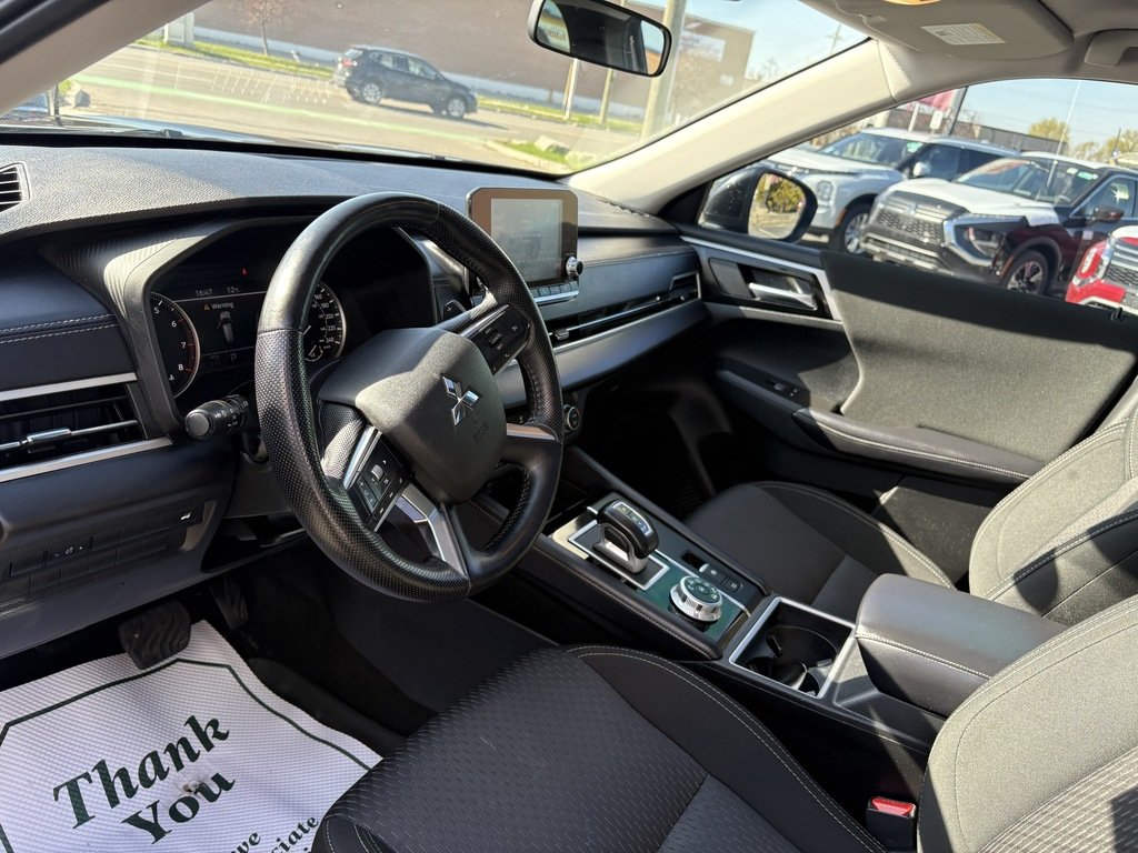 2022 Mitsubishi Outlander SE   S-AWC   7 PASS   PANO   CARPLAY   BLIND SPOT in Oakville, Ontario - 13 - w1024h768px