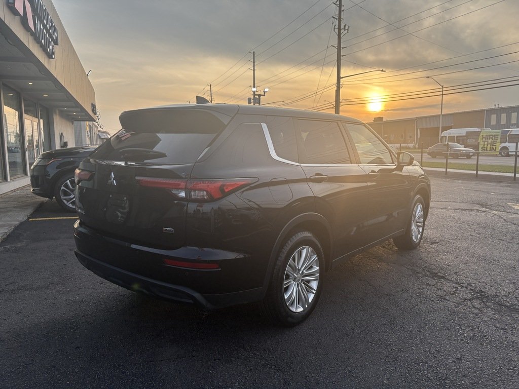 2022 Mitsubishi Outlander ES  S-AWC   CPO   7 PASS   BU CAM   CARPLAY in Oakville, Ontario - 8 - w1024h768px
