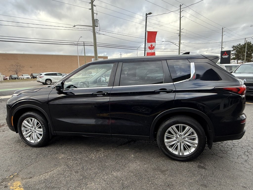 2022 Mitsubishi Outlander ES   S-AWC   CARPLAY   BU CAM   7 PASS in Oakville, Ontario - 5 - w1024h768px