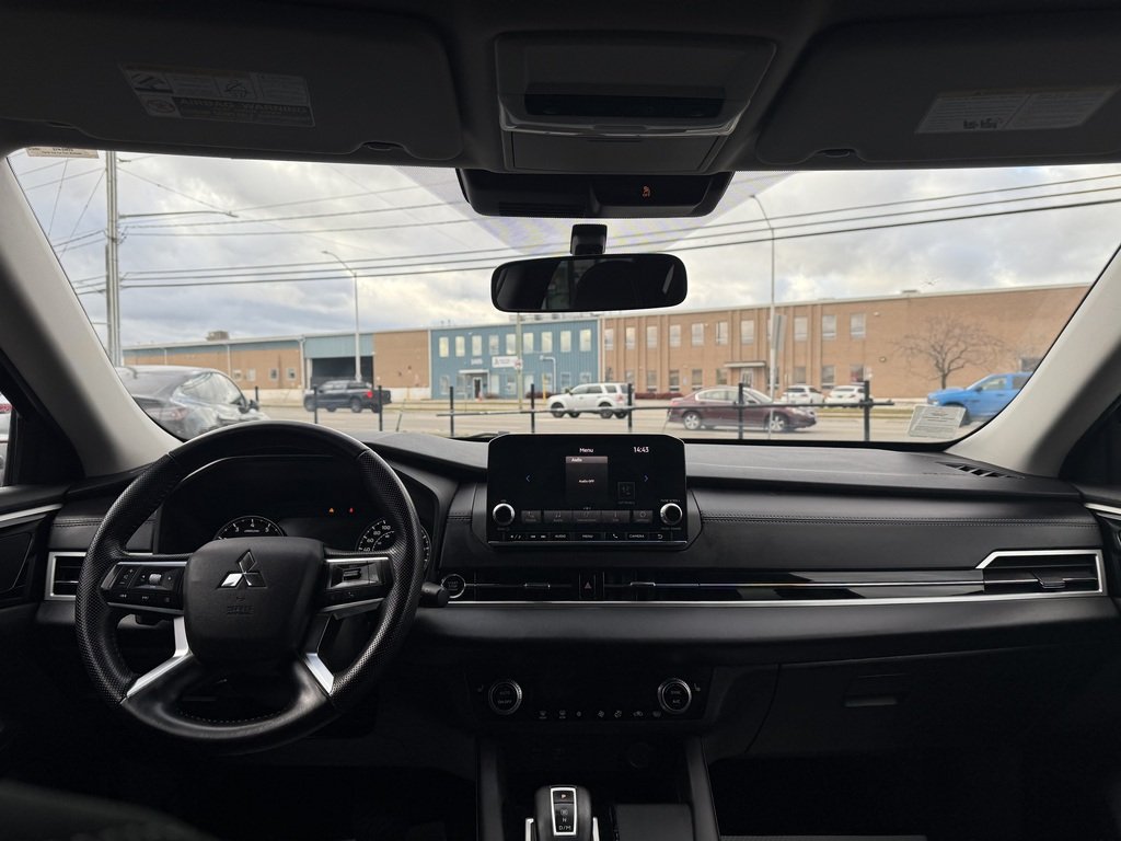 2022 Mitsubishi Outlander ES   S-AWC   CARPLAY   BU CAM   7 PASS in Oakville, Ontario - 13 - w1024h768px