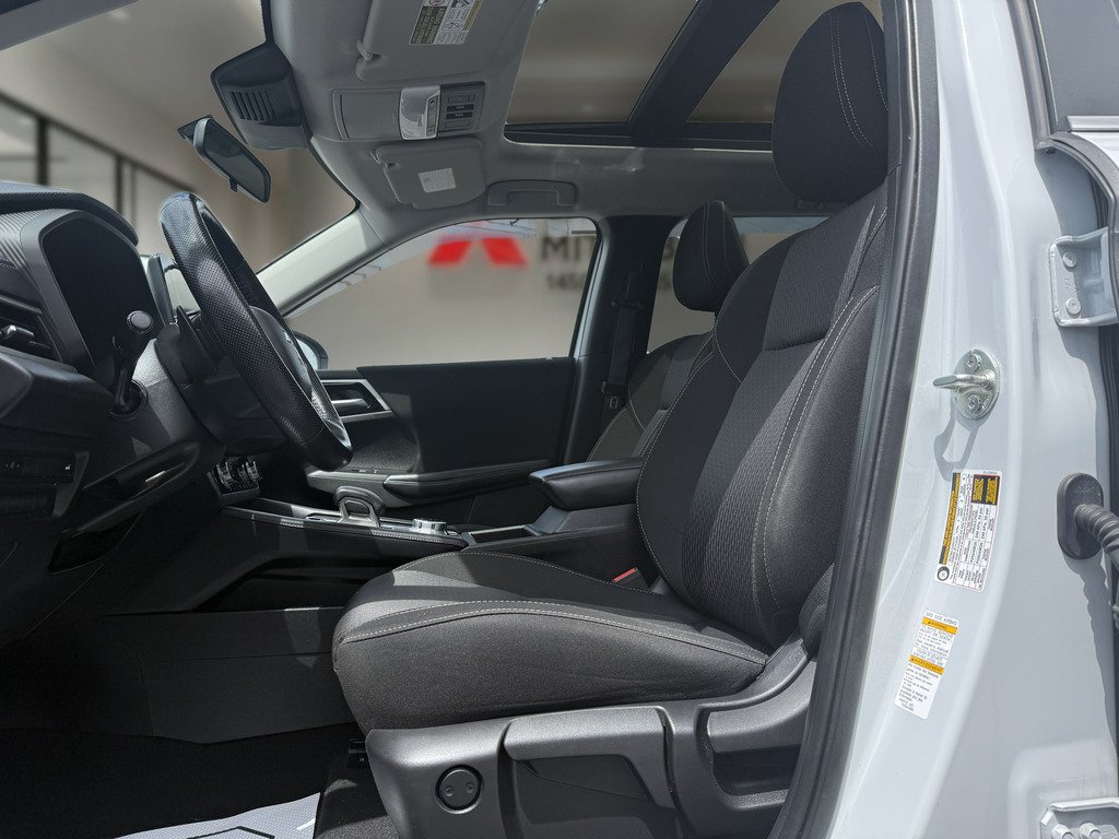 2022 Mitsubishi Outlander LE   S-AWC   RATES AS LOW AS 0.90 %   PANO   NAV in Oakville, Ontario - 12 - w1024h768px