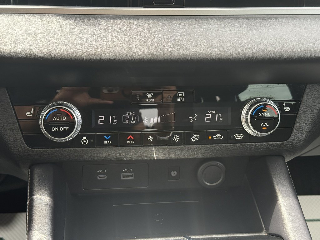 2022 Mitsubishi Outlander LE   S-AWC   RATES AS LOW AS 0.90 %   PANO   NAV in Oakville, Ontario - 18 - w1024h768px