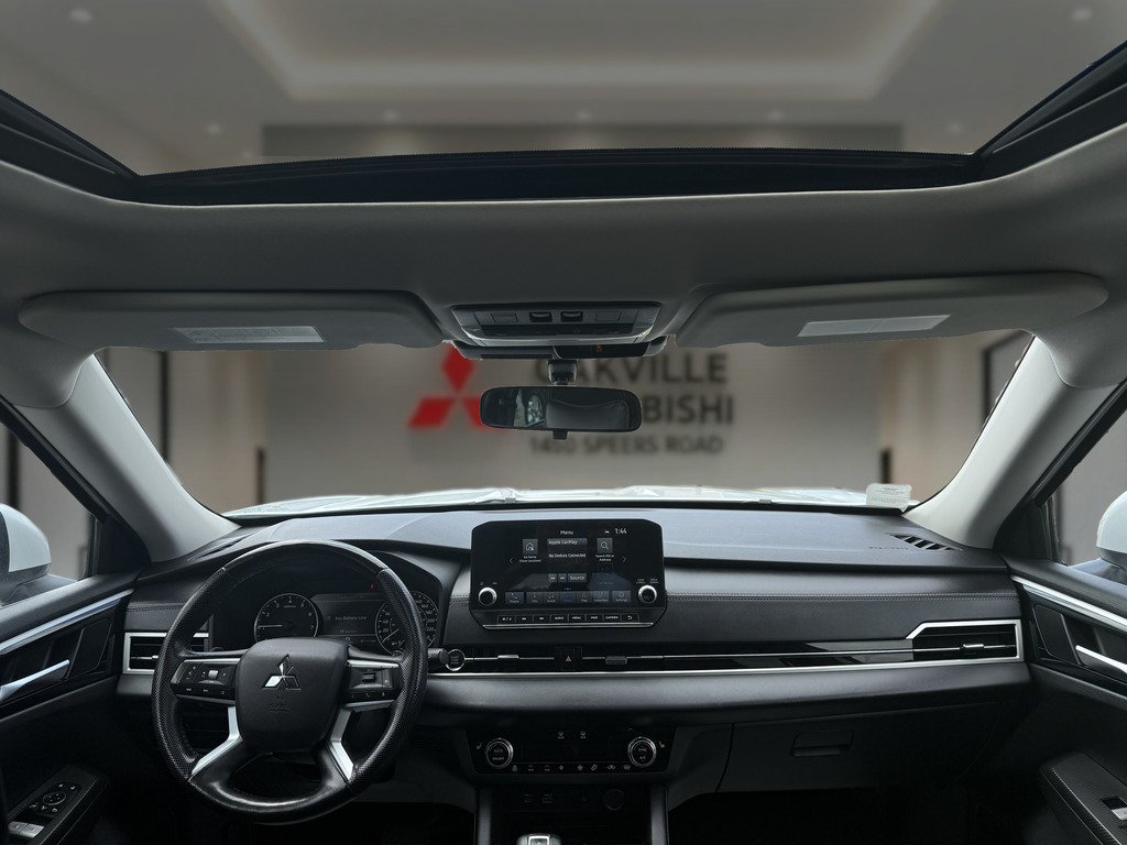 2022 Mitsubishi Outlander LE   S-AWC   RATES AS LOW AS 0.90 %   PANO   NAV in Oakville, Ontario - 13 - w1024h768px