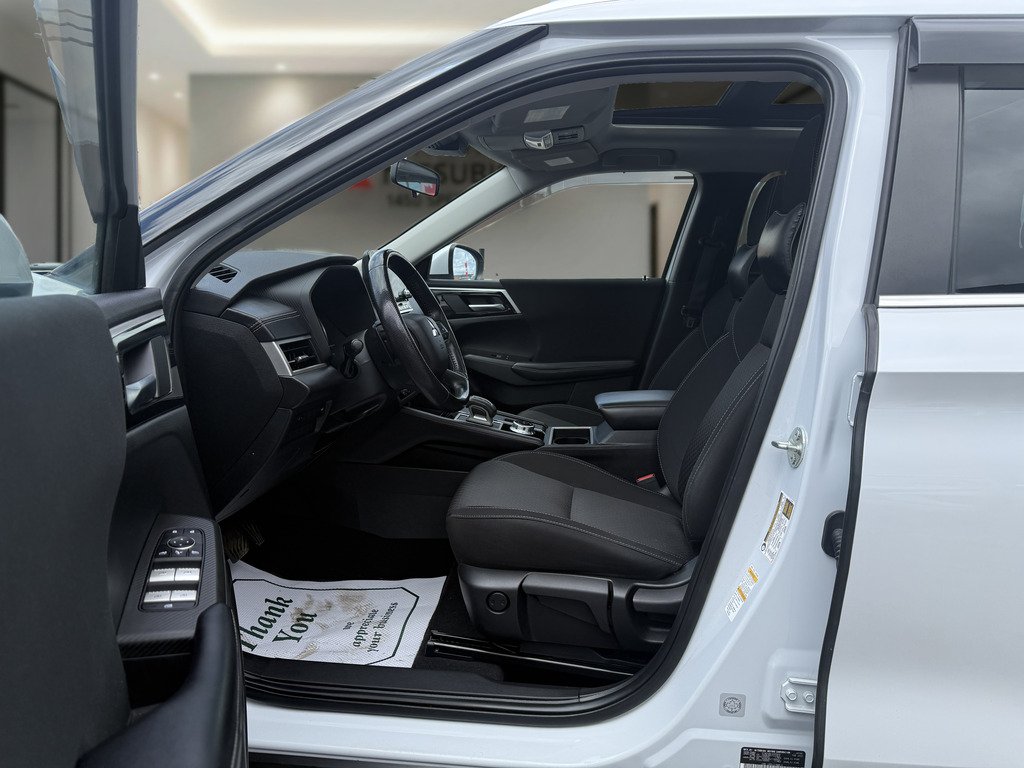 2022 Mitsubishi Outlander LE   S-AWC   RATES AS LOW AS 0.90 %   PANO   NAV in Oakville, Ontario - 11 - w1024h768px