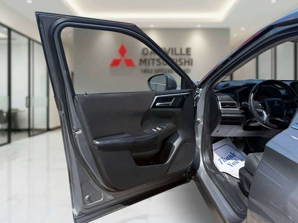 2022 Mitsubishi Outlander SE   7 PASS   PANO   CARPLAY   B\U CAM in Oakville, Ontario - 10 - w1024h768px