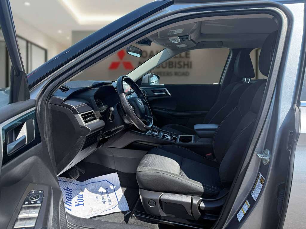 2022 Mitsubishi Outlander SE   7 PASS   PANO   CARPLAY   B\U CAM in Oakville, Ontario - 12 - w1024h768px