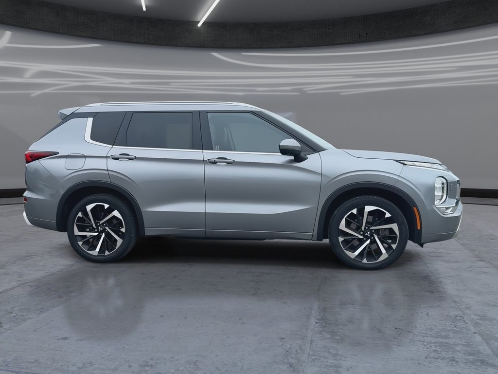 2022 Mitsubishi Outlander GT in Oakville, Ontario - 9 - w1024h768px