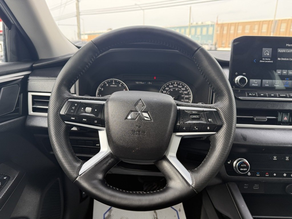 2023 Mitsubishi Outlander LE   S-AWC   RATES AS LOW AS 0.90 %   PANO   NAV in Oakville, Ontario - 14 - w1024h768px