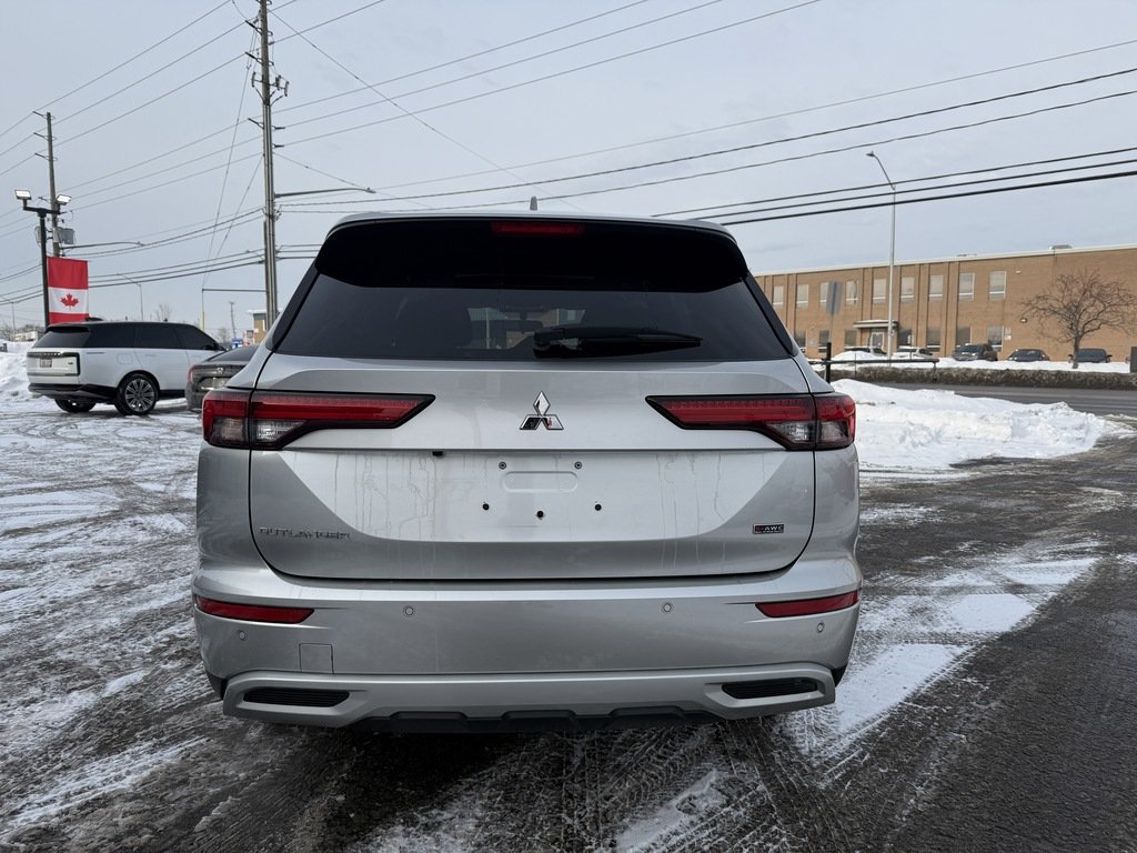 2023 Mitsubishi Outlander LE   S-AWC   RATES AS LOW AS 0.90 %   PANO   NAV in Oakville, Ontario - 7 - w1024h768px