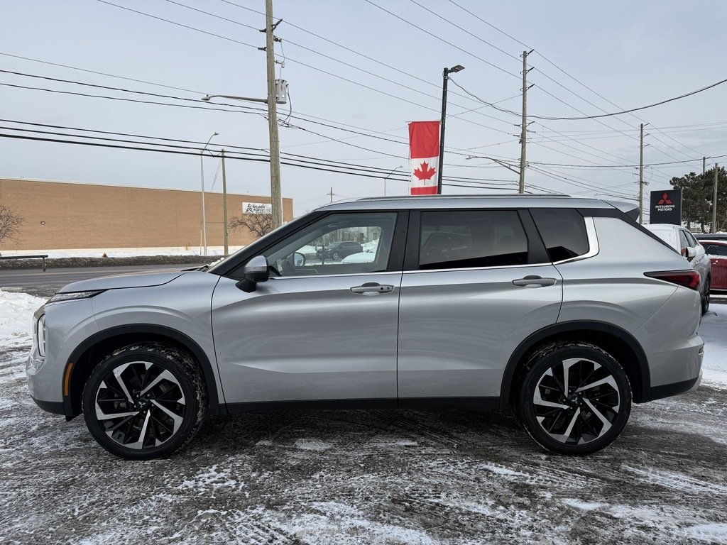 2023 Mitsubishi Outlander LE   S-AWC   RATES AS LOW AS 0.90 %   PANO   NAV in Oakville, Ontario - 5 - w1024h768px
