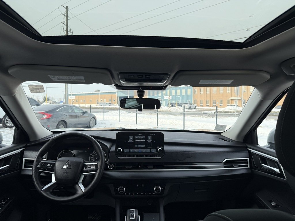 2023 Mitsubishi Outlander LE   S-AWC   RATES AS LOW AS 0.90 %   PANO   NAV in Oakville, Ontario - 19 - w1024h768px