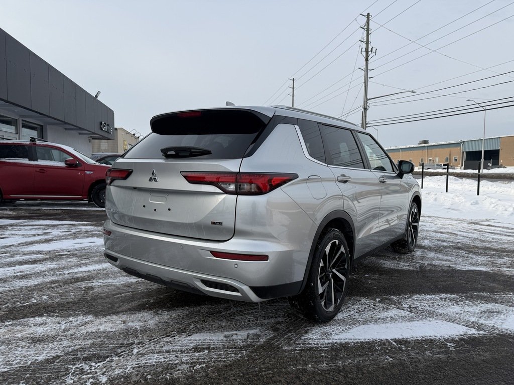 2023 Mitsubishi Outlander LE   S-AWC   RATES AS LOW AS 0.90 %   PANO   NAV in Oakville, Ontario - 8 - w1024h768px