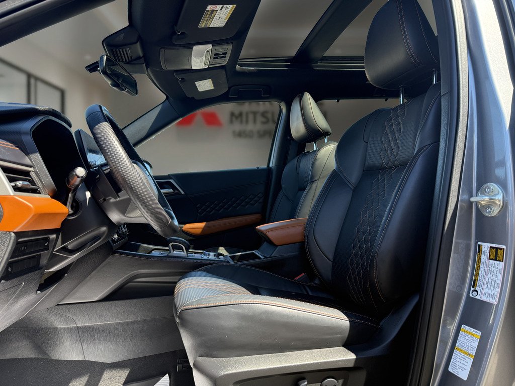 2023 Mitsubishi Outlander GT-PREM   7PASS   CPO   RATES STARTING 0.9% in Oakville, Ontario - 12 - w1024h768px
