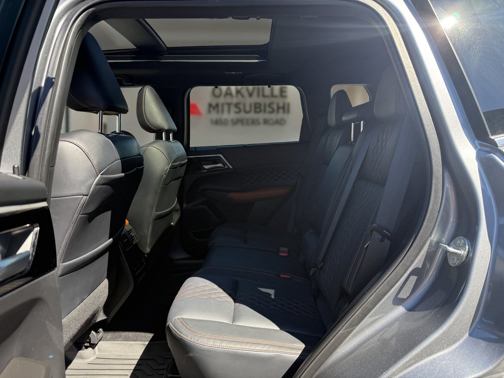 2023 Mitsubishi Outlander GT-PREM   7PASS   CPO   RATES STARTING 0.9% in Oakville, Ontario - 19 - w1024h768px