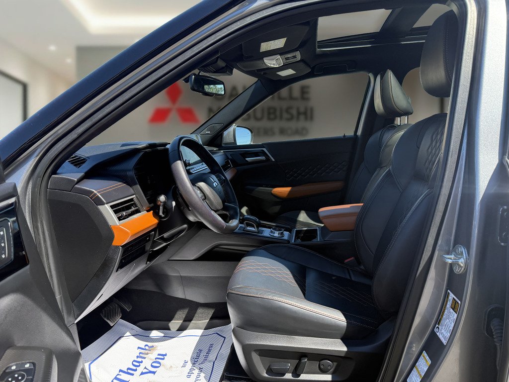 2023 Mitsubishi Outlander GT-PREM   7PASS   CPO   RATES STARTING 0.9% in Oakville, Ontario - 11 - w1024h768px