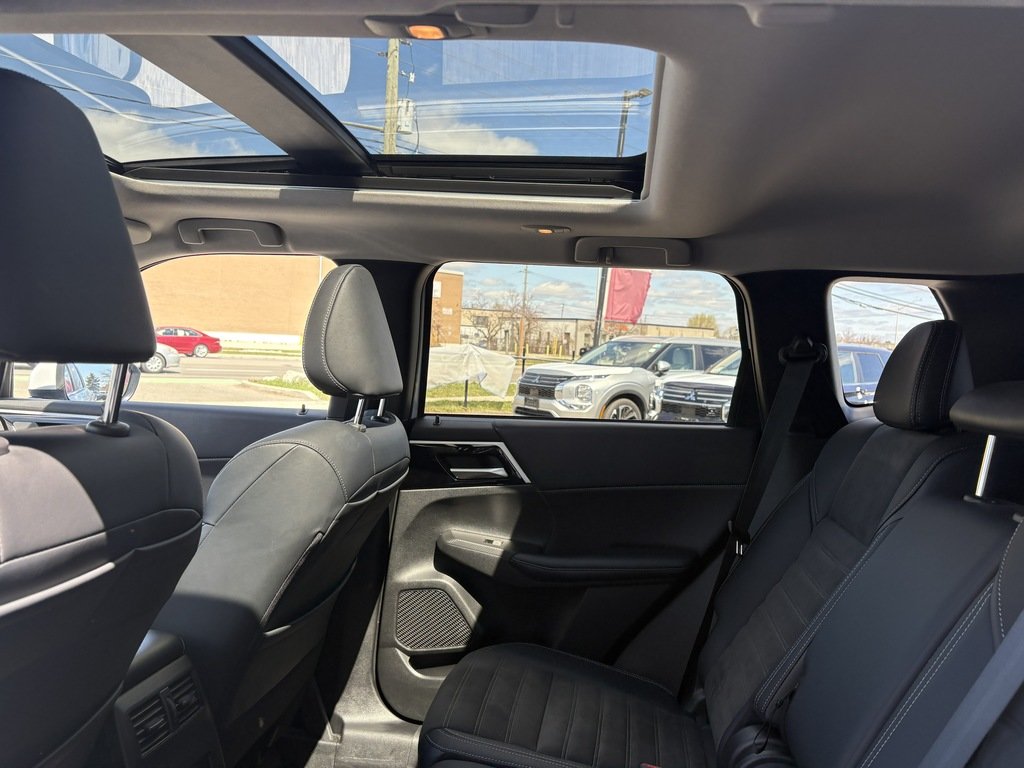 2024 Mitsubishi Outlander LE   S-AWC   RATES AS LOW AS 0.90 %   PANO   NAV in Oakville, Ontario - 22 - w1024h768px