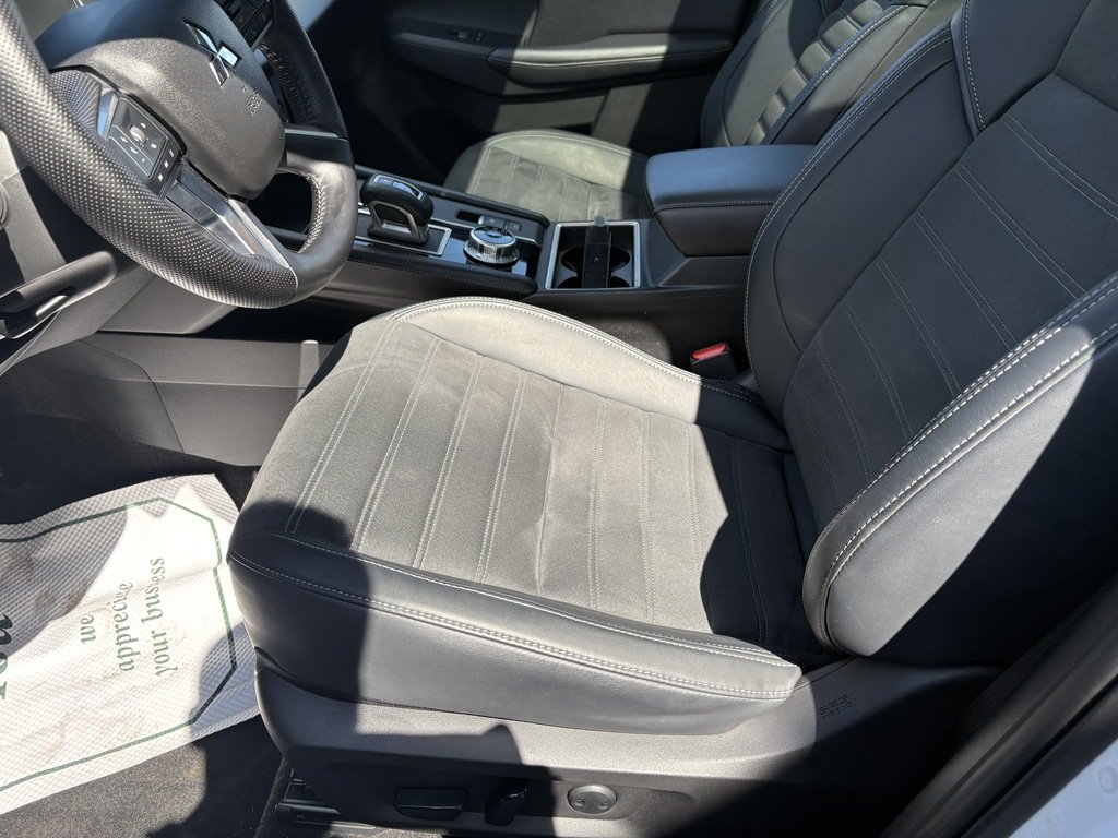 2024 Mitsubishi Outlander LE   S-AWC   RATES AS LOW AS 0.90 %   PANO   NAV in Oakville, Ontario - 12 - w1024h768px