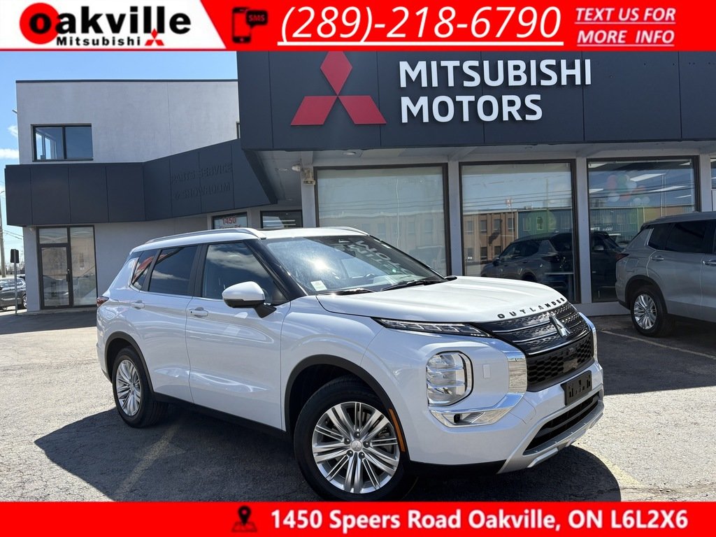 2024 Mitsubishi Outlander LE   S-AWC   RATES AS LOW AS 0.90 %   PANO   NAV in Oakville, Ontario - 1 - w1024h768px