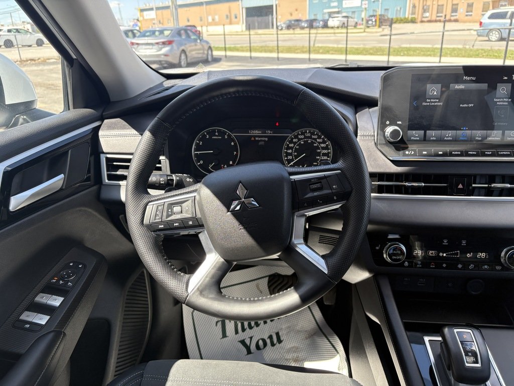 2024 Mitsubishi Outlander LE   S-AWC   RATES AS LOW AS 0.90 %   PANO   NAV in Oakville, Ontario - 15 - w1024h768px