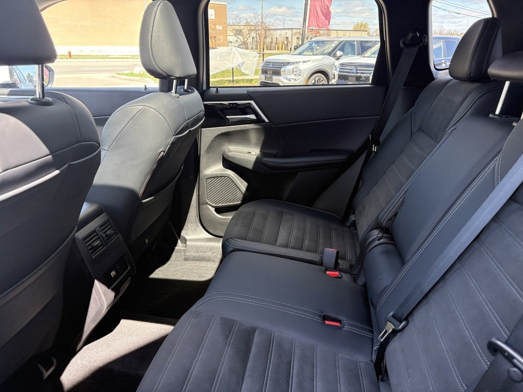 2024 Mitsubishi Outlander LE   S-AWC   RATES AS LOW AS 0.90 %   PANO   NAV in Oakville, Ontario - 23 - w1024h768px