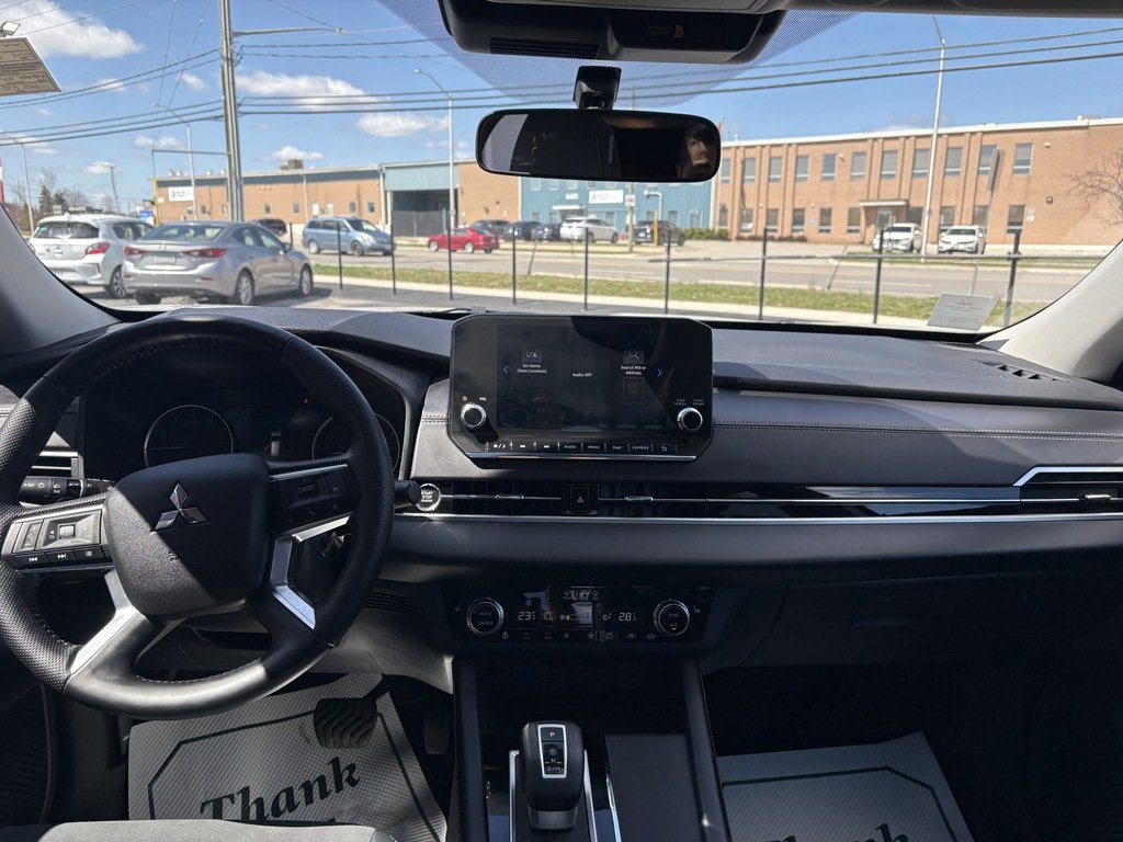 2024 Mitsubishi Outlander LE   S-AWC   RATES AS LOW AS 0.90 %   PANO   NAV in Oakville, Ontario - 21 - w1024h768px