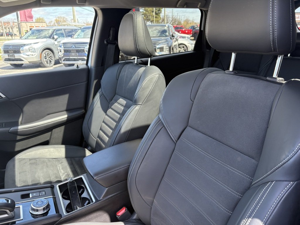 2024 Mitsubishi Outlander LE   S-AWC   RATES AS LOW AS 0.90 %   PANO   NAV in Oakville, Ontario - 11 - w1024h768px