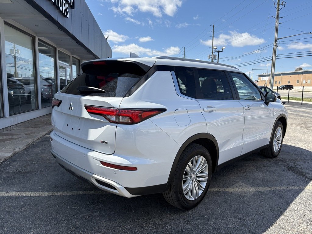 2024 Mitsubishi Outlander LE   S-AWC   RATES AS LOW AS 0.90 %   PANO   NAV in Oakville, Ontario - 8 - w1024h768px