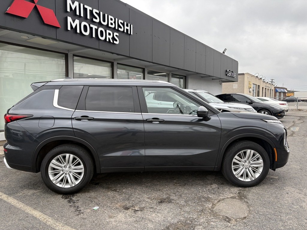 2024 Mitsubishi Outlander LE   S-AWC   7 PASS   NAV   360 CAM   HTD SEATS in Oakville, Ontario - 9 - w1024h768px