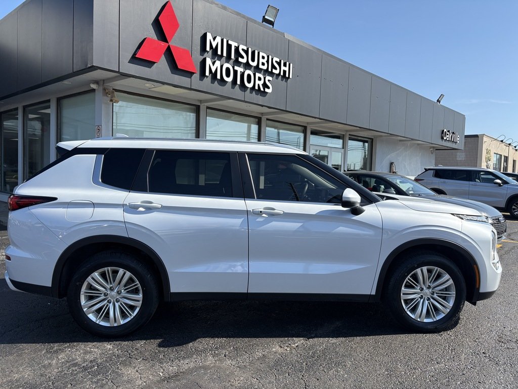 2024 Mitsubishi Outlander SE   S-AWC   7 PASS   PANO   CARPLAY   BLIND SPOT in Oakville, Ontario - 9 - w1024h768px