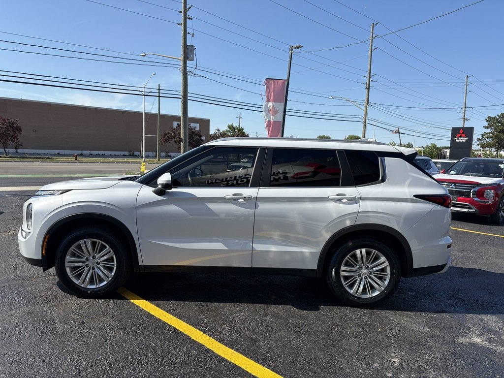 2024 Mitsubishi Outlander SE   S-AWC   7 PASS   PANO   CARPLAY   BLIND SPOT in Oakville, Ontario - 5 - w1024h768px