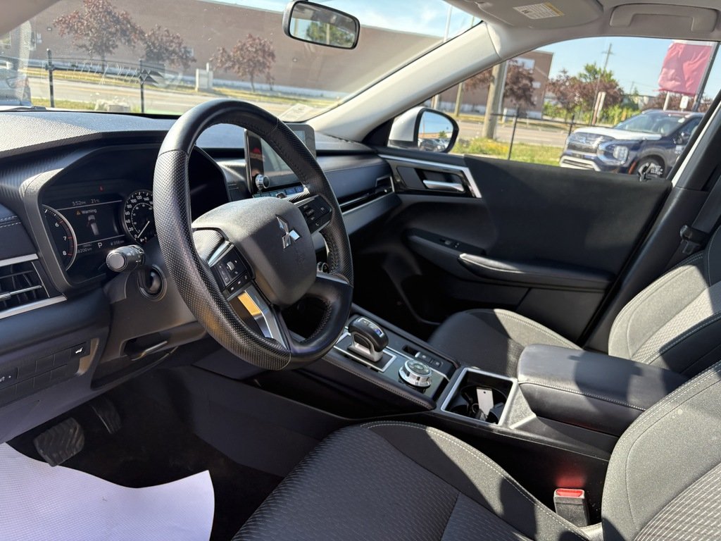 2024 Mitsubishi Outlander SE   S-AWC   7 PASS   PANO   CARPLAY   BLIND SPOT in Oakville, Ontario - 12 - w1024h768px