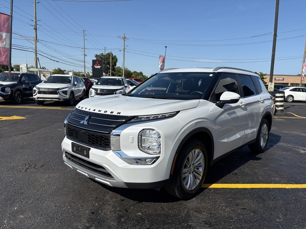 2024 Mitsubishi Outlander SE   S-AWC   7 PASS   PANO   CARPLAY   BLIND SPOT in Oakville, Ontario - 4 - w1024h768px