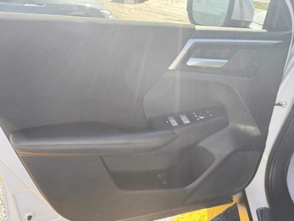 2024 Mitsubishi Outlander SE   S-AWC   7 PASS   PANO   CARPLAY   BLIND SPOT in Oakville, Ontario - 10 - w1024h768px