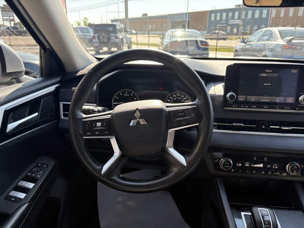2024 Mitsubishi Outlander SE   S-AWC   7 PASS   PANO   CARPLAY   BLIND SPOT in Oakville, Ontario - 14 - w1024h768px
