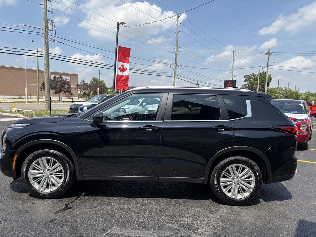 2024 Mitsubishi Outlander SE   S-AWC   7 PASS   PANO   CARPLAY   BLIND SPOT in Oakville, Ontario - 4 - w1024h768px